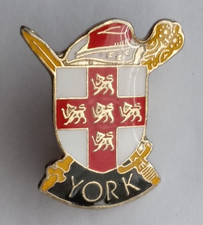 York England Crest Shield Travel Souvenir Enamel Pin Badge.   PB5-981