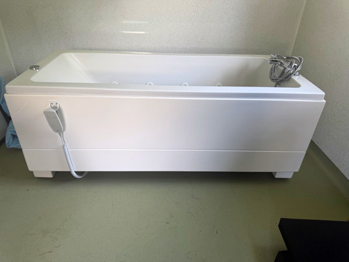 Disabled low bath - hi, with
