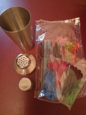 Manhattan Style Steel cocktail shaker 3 Pcs, inc Strainer + plastic accessories