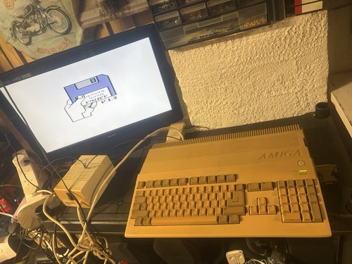 Amiga commodore a500 comes - , on