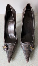 FAITH CORUSCATE Pointed