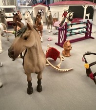 Schleich Manor, stables