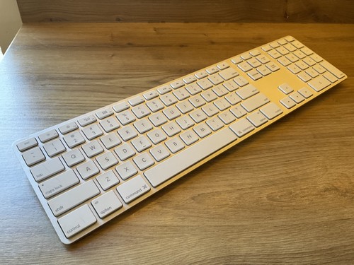 Genuine apple wired keyboard - genuine,