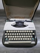 Olympia Typewriter SF Deluxe