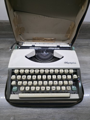 Olympia typewriter deluxe - olympia,