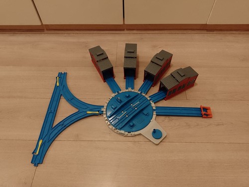 Engine sheds and turntable - turntable,