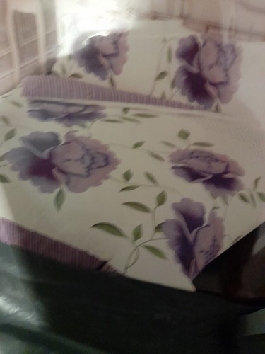 Complete bed set wrong item - wrong,