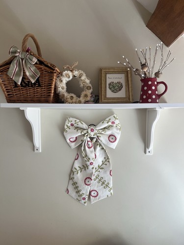 Large decorative bow - , made