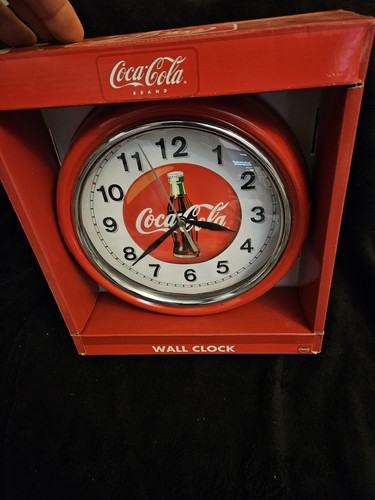 Coca cola red - 9”, wall