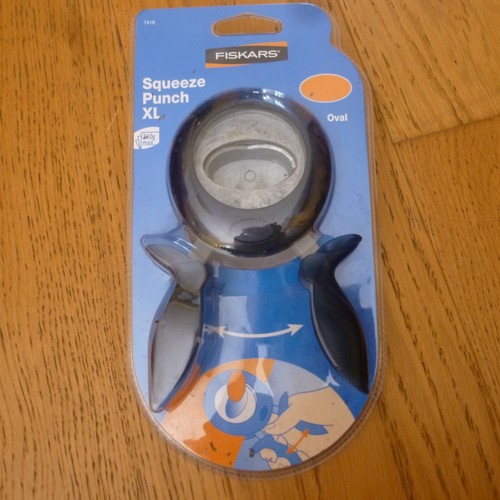 Fiskars squeeze punch oval - fiskars,
