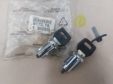 BRAND NEW GENUINE PEUGEOT 305 FRONT DOOR LOCK KIT 917076