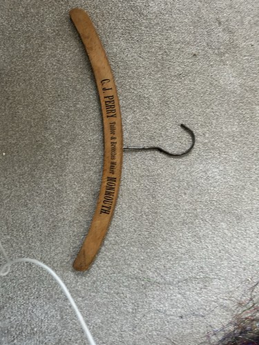 Wooden coat hanger perry - wooden,