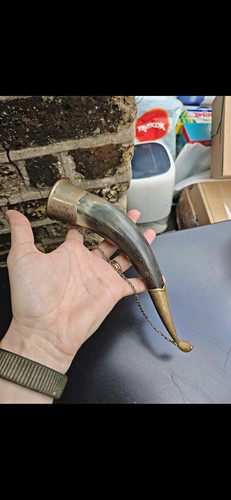 Powder flask curved horn with - curved,