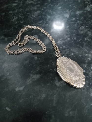 Vintage gold tone locket - gold,
