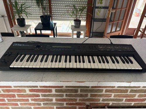 Roland synthesizer synth - d-50,