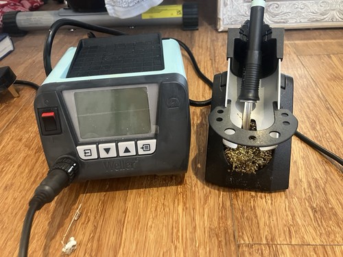 Weller 1012 soldering iron - wt,