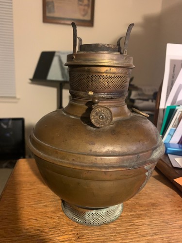 Vict brass oil lamp font - brass,