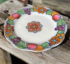 An Art Deco 1930's Losol Ware Suntrae pattern plate by Keeling And Co.  22cm dia