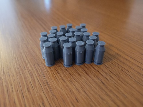 Gauge milk churns - milk, 1:43