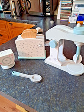 childs wooden play kitchen