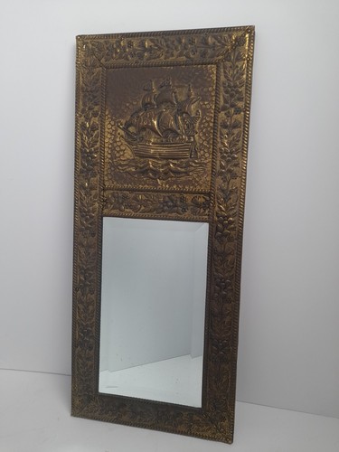 Beautiful wall hung - hung, hall