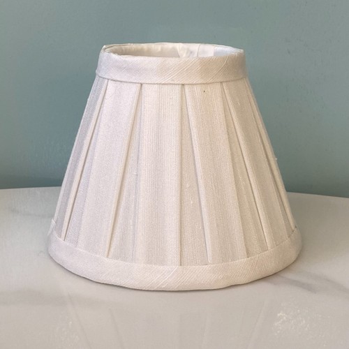 Box pleat white candle - box,