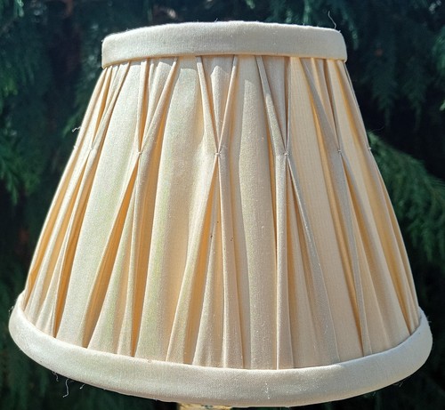 Vintage laura ashley gold - 6¾",