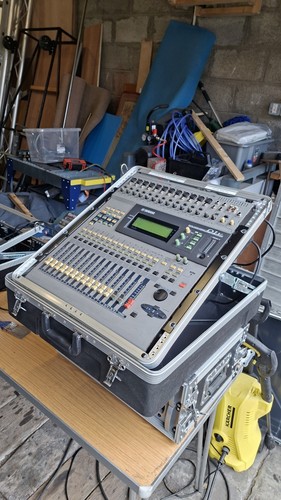 Yamaha 01v digital - digital, in