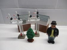 thomas the tank engine train set stations signals fat controller figure & tree