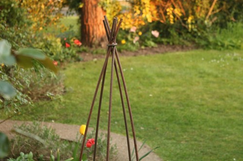 One metal wigwam - one, poles