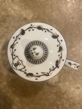 Wedgwood Queensware Genius Frog Pot de Creme with lid.  Excellent Condition