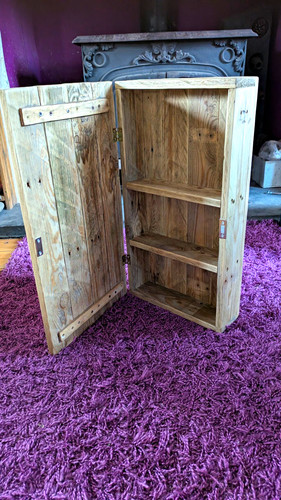 Reclaimed wooden cottage - ,