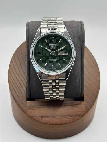 Seiko patterned green dial - 5,