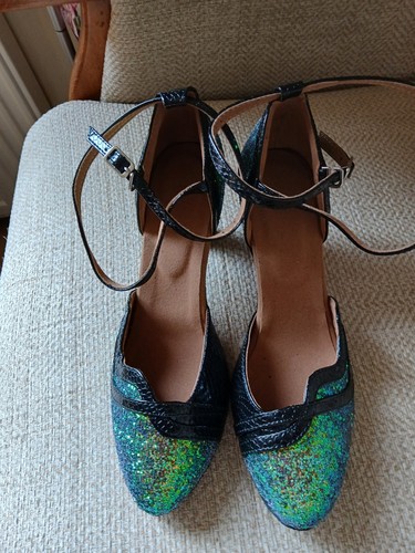 Green glitter and - glitter, black