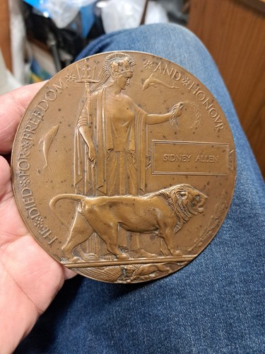 Ww1 death plaque - ww1,