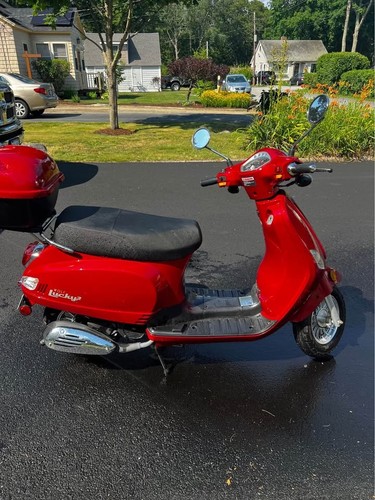 Red wolf lucky2 150cc scooter - wolf,