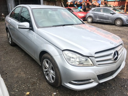 One wheel nut mercedes benz - one,