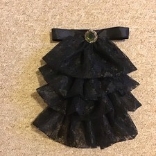 Jabot cravat in Black Lace