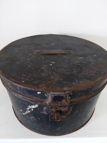 Royal navy officers - hat, tin