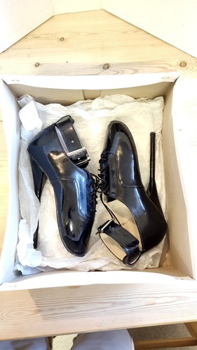 Black ballet shoes size 7 - uk,