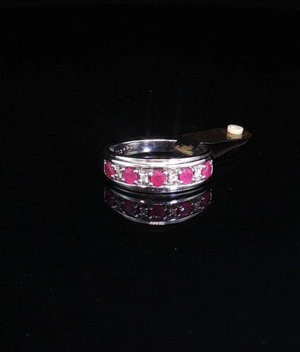 9ct white gold ruby - 9ct,