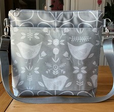 Zip top Messenger bag -new