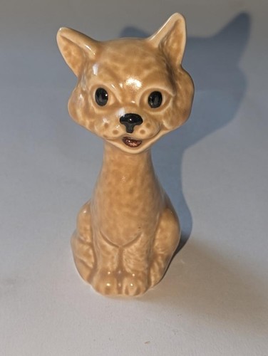 Sylvac seated cat - cat, model