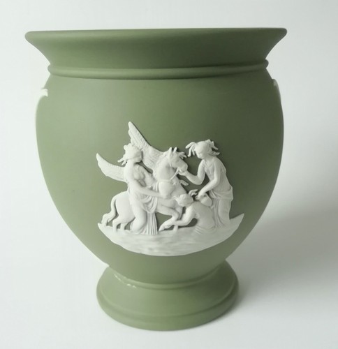 Wedgwood jasper green vase - green,