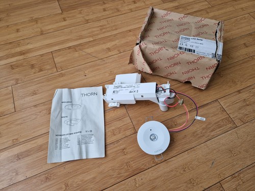 Thorn voyager led area spot - thorn,