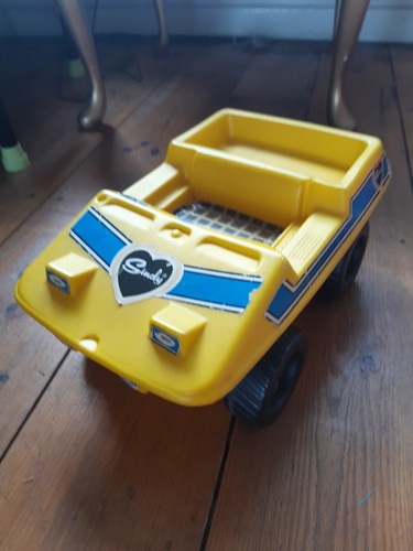 Pedigree sindy beach - pedigree, car