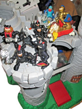 Fisher Price Great Adventures Knights Castle #7110 Incomplete &8 Figures &Extras