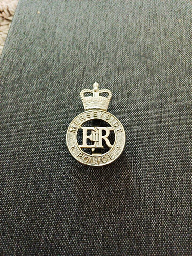 Merseyside police cap badge - merseyside,