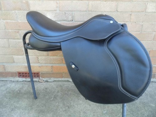 Wintec 500 jump saddle - 17",