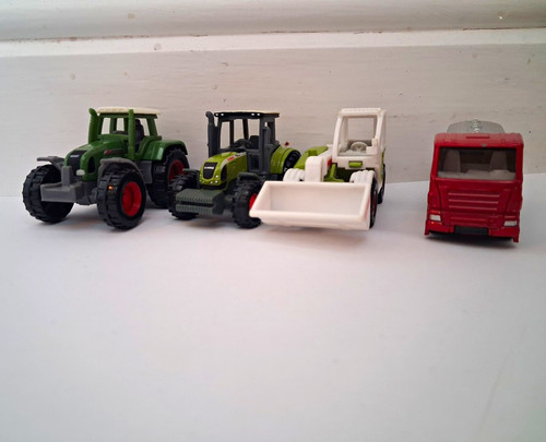 Siku fendt and claas tractor - claas,